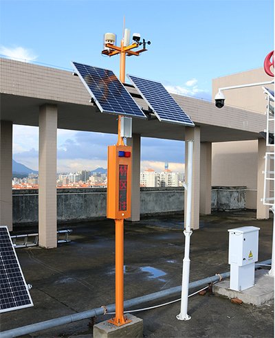 AI人车识别太阳能森林卡口语音宣传杆